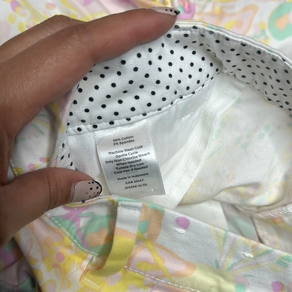 Talbots Women’s Mid-Rise Perfect Crop Capris Pants Abstract Floral White Sz 4 - Picture 12 of 12